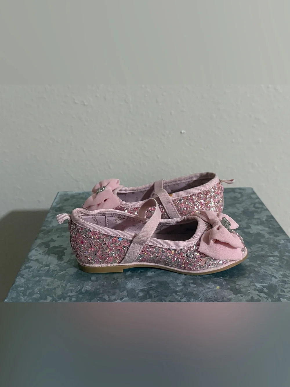 Juicy Couture Pink Glitter Bow Girls' Mary Jane Shoes, Size 6
